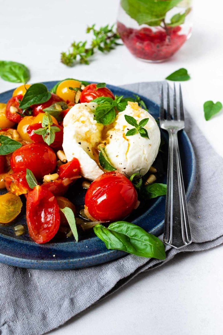 Lauwarmer Tomatensalat mit Mozzarella - Schnelle &amp; einfache Rezepte