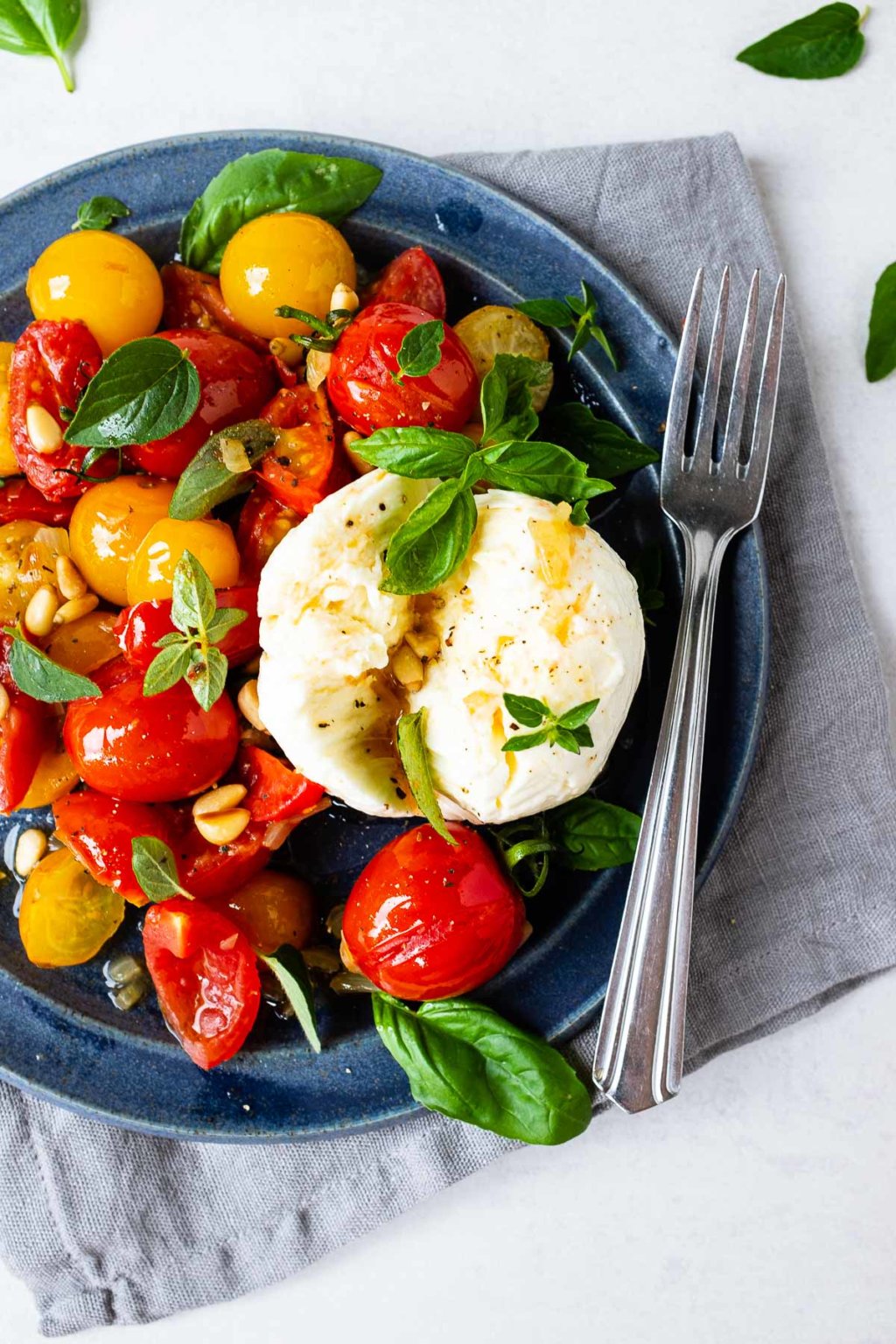 Lauwarmer Tomatensalat mit Mozzarella und Pinienkernen-17 - Schnelle ...