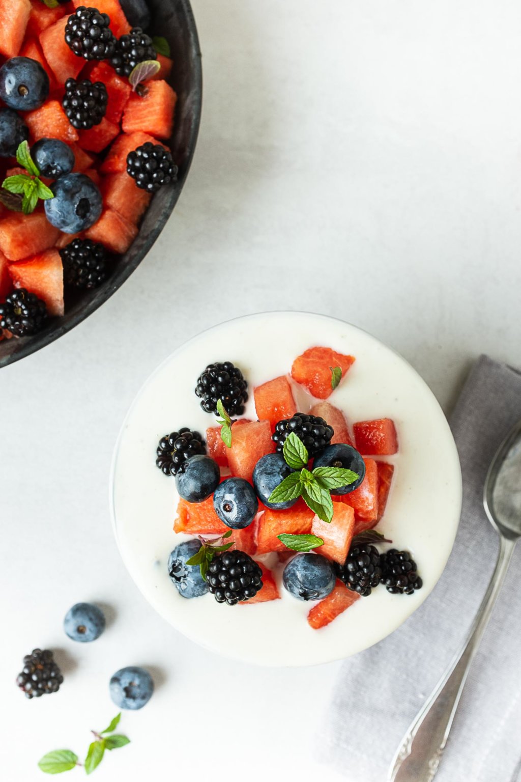 Einfacher Melonen-Beerensalat mit Minze - Schnelle &amp; einfache Rezepte