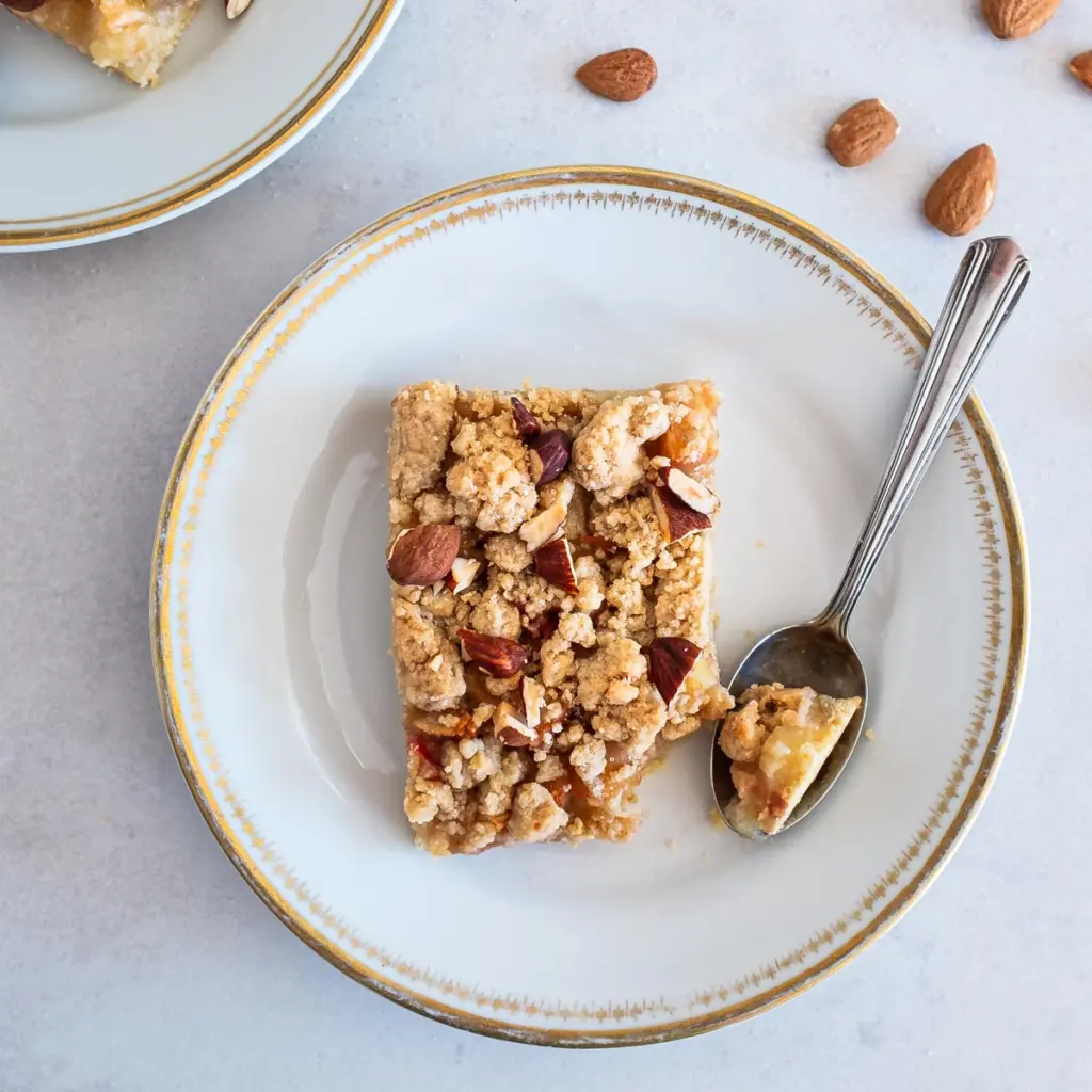 Saftiger Apfelkuchen mit Knusperstreusel