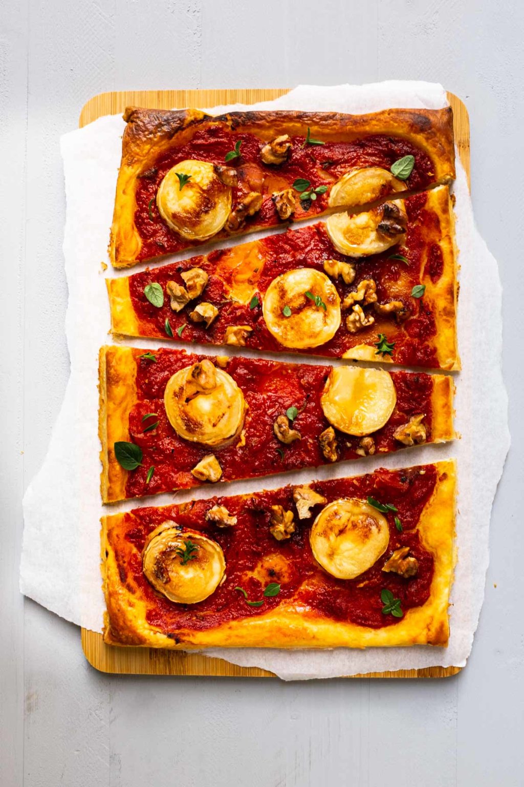 Einfache Tomaten-Tarte mit Ziegenkäse, Honig &amp; Nüssen - Schnelle ...