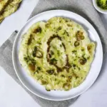 Naan-Brot mit einer Kräuter-Knoblauch-Butter