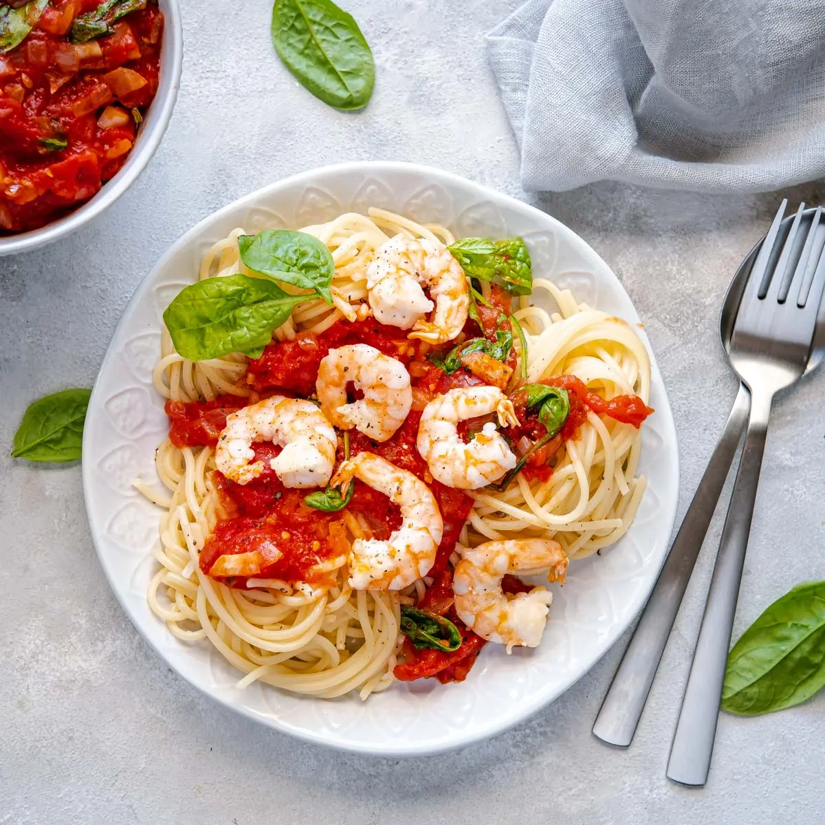 Spaghetti mit Garnelen-Tomatensauce
