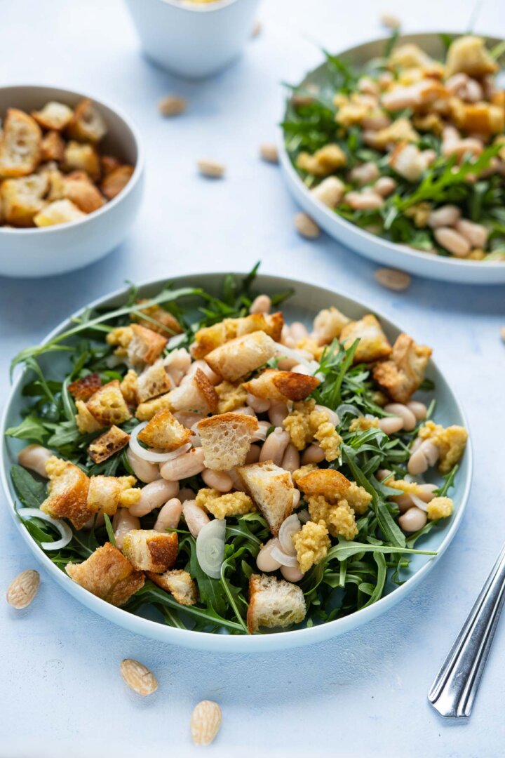 Weiße Bohnen-Rucola-Salat mit Zitronen-Mandel-Pesto - Schnelle ...