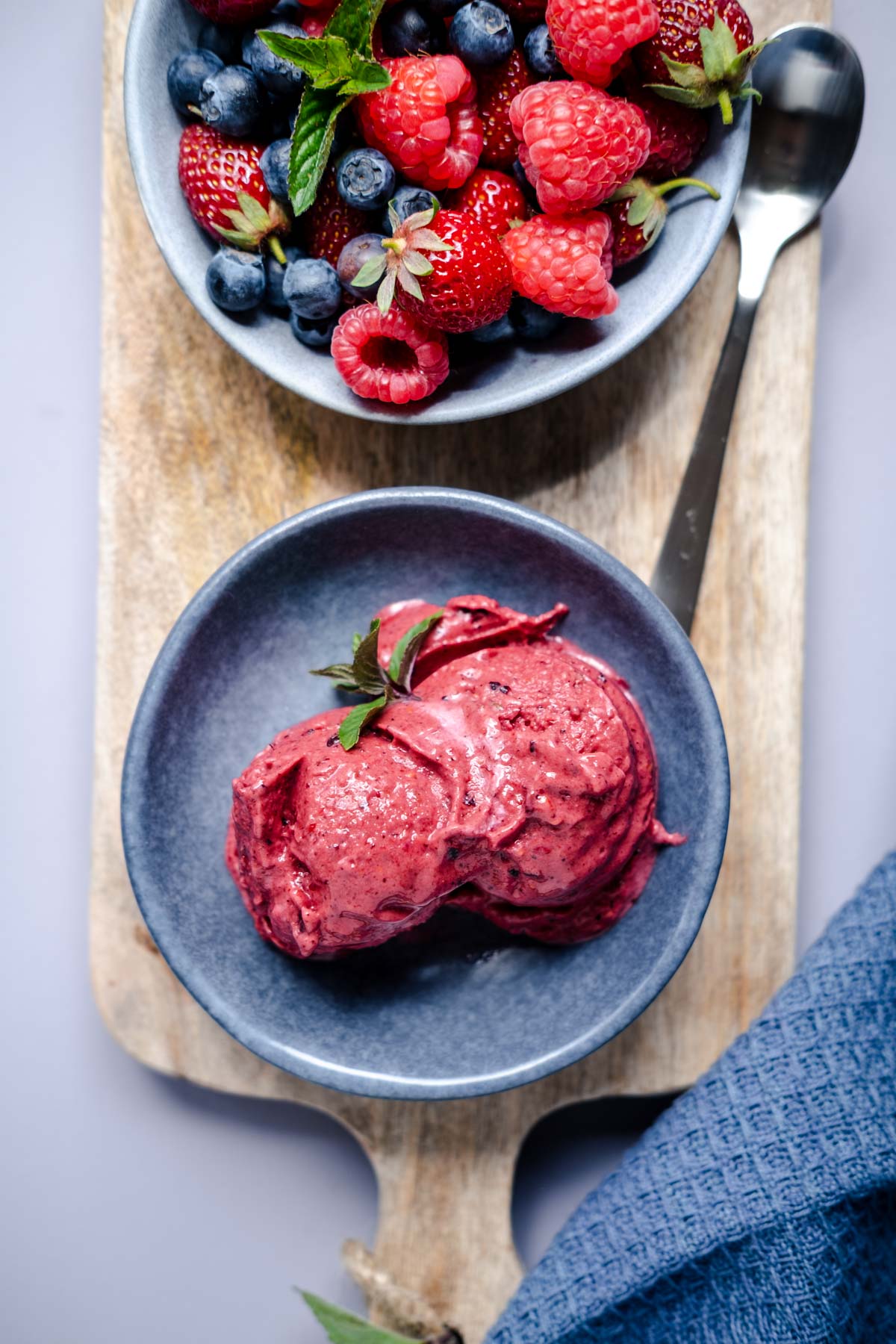 5-Minuten-Joghurteis mit Beeren - Schnelle &amp; einfache Rezepte