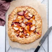 Sommerliche Obst-Galette