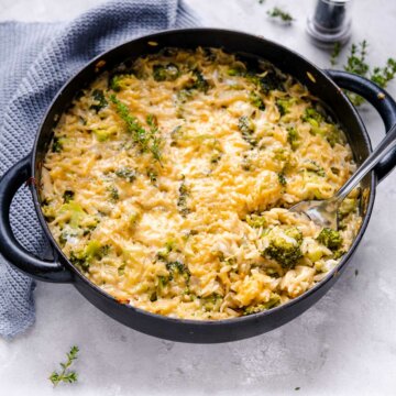 Brokkoli-Käse-Orzo-Kasserolle