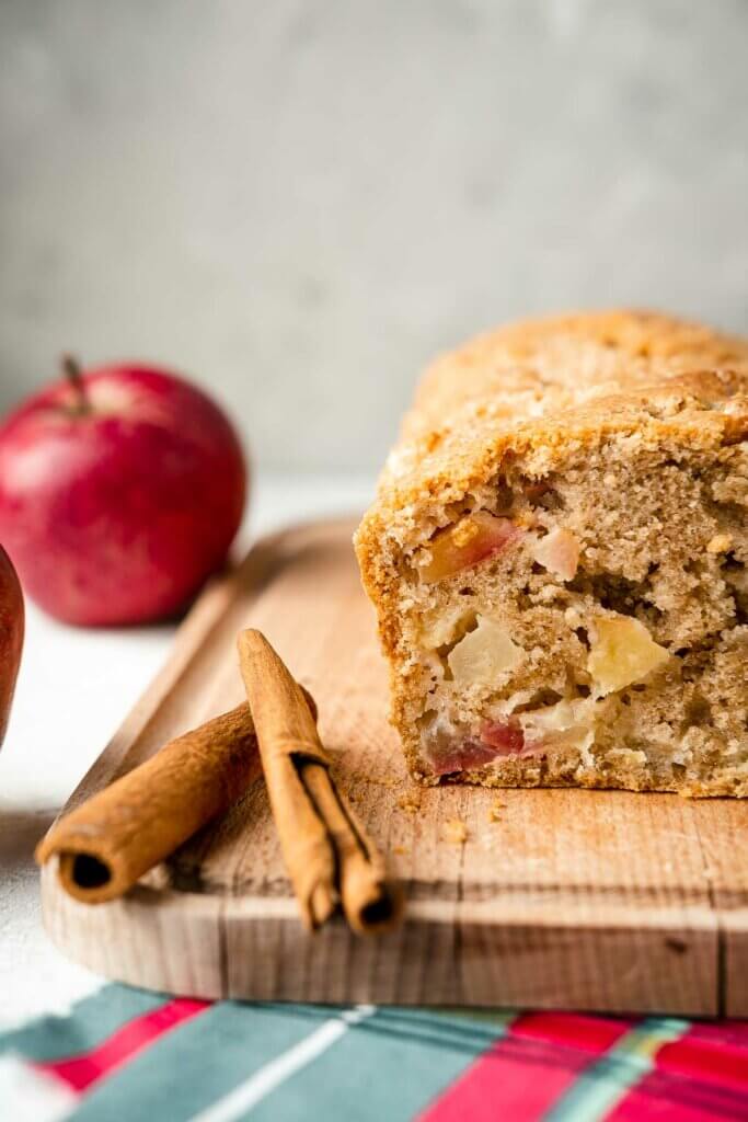 Schneller Apfel-Rührkuchen (Apple Cake) angeschnitten