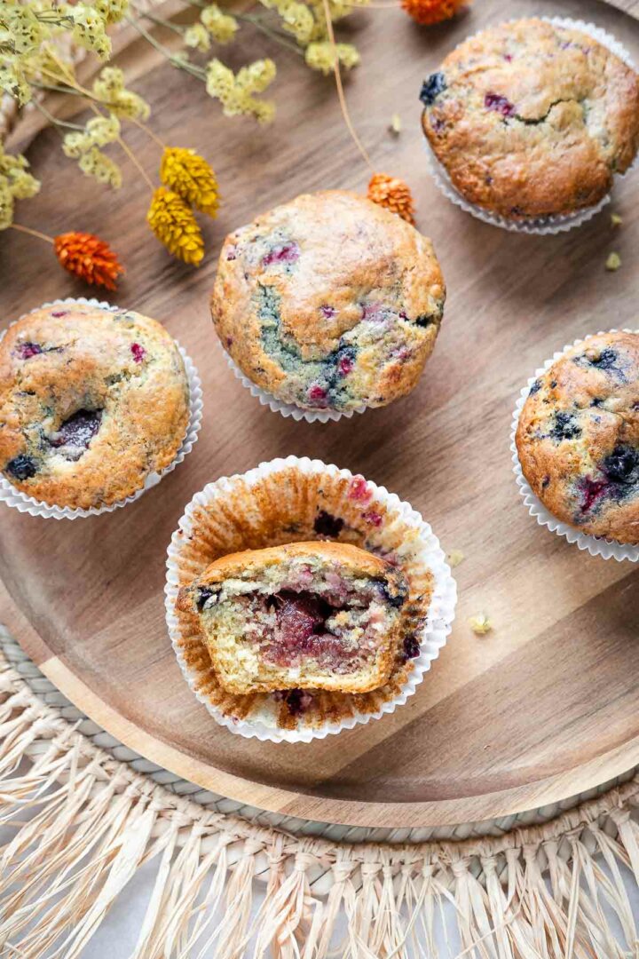 Fruchtige Beeren-Muffins mit Überraschung - Schnelle & einfache Rezepte Fruchtige Beeren-Muffins mit Überraschung - Schnelle & einfache Rezepte