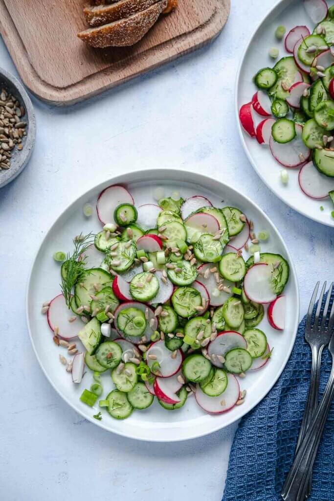 Einfacher Radieschen-Gurken-Salat