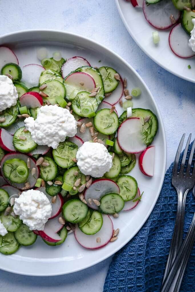 Einfacher Radieschen-Gurken-Salat