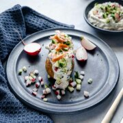 Ofenkartoffeln mit Gemüsequark und Stremellachs