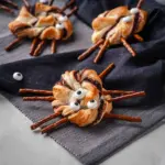 Halloween Blätterteig-Spinnen Süße Halloween Blätterteig-Spinnen