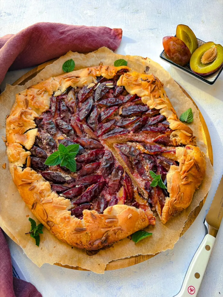Pflaumen-Mandel-Galette kurz vom Essen